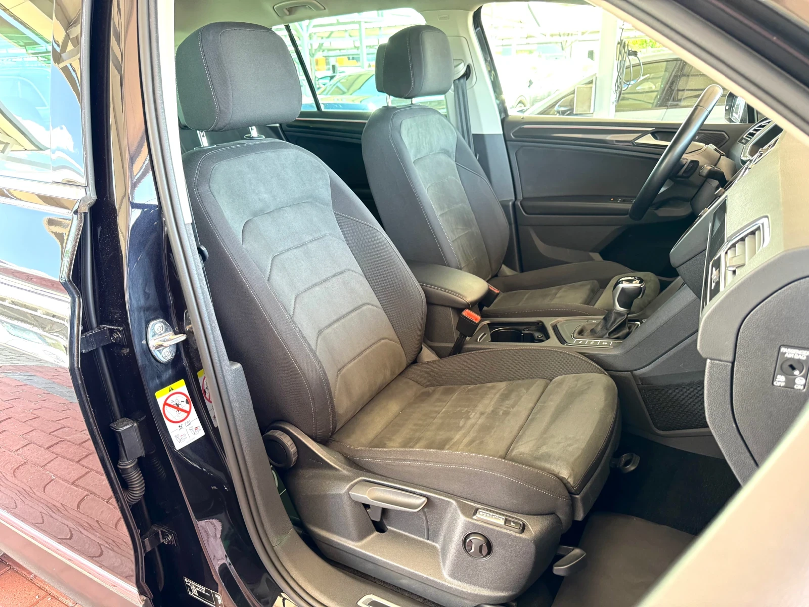 VW Tiguan 2.0TDI#IQ LIGHT#KEYLESS#DIGITAL#CAMERA, снимка 10 - Автомобили и джипове - 55496641
