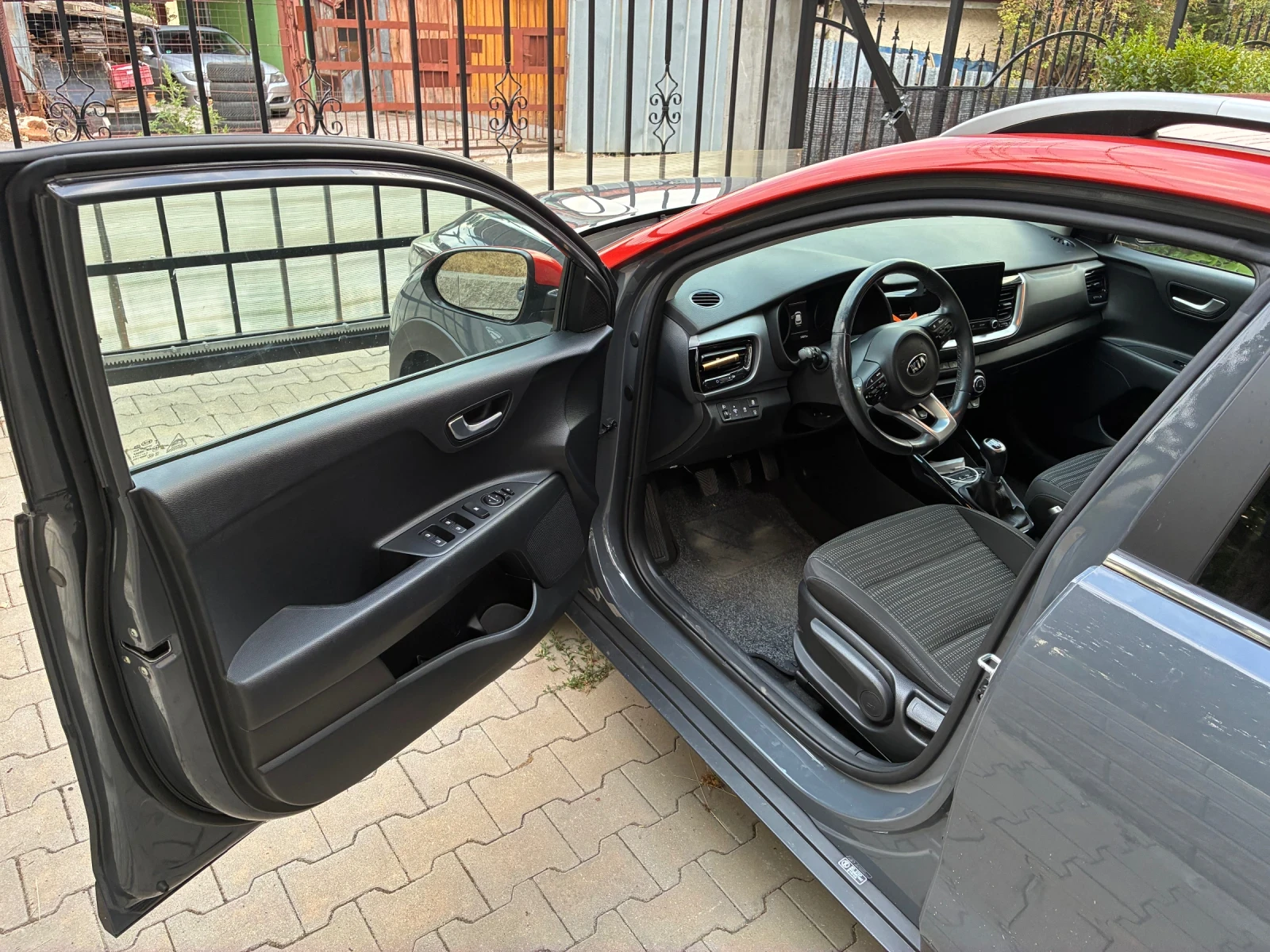 Kia Stonic, снимка 4 - Автомобили и джипове - 55904557