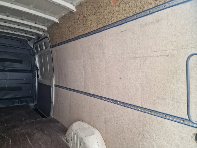 VW Crafter 2.5тди клима макси, снимка 11 - Бусове и автобуси - 53005335