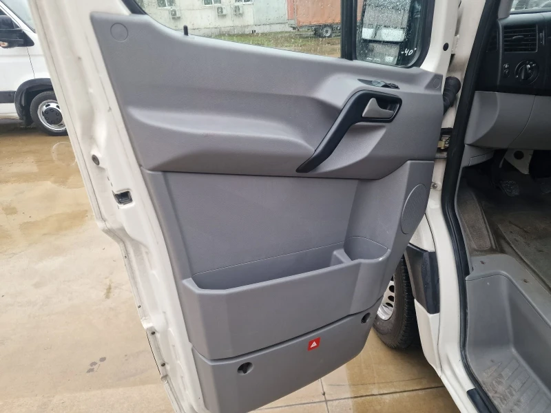 VW Crafter 2.5тди клима макси, снимка 15 - Бусове и автобуси - 53005335