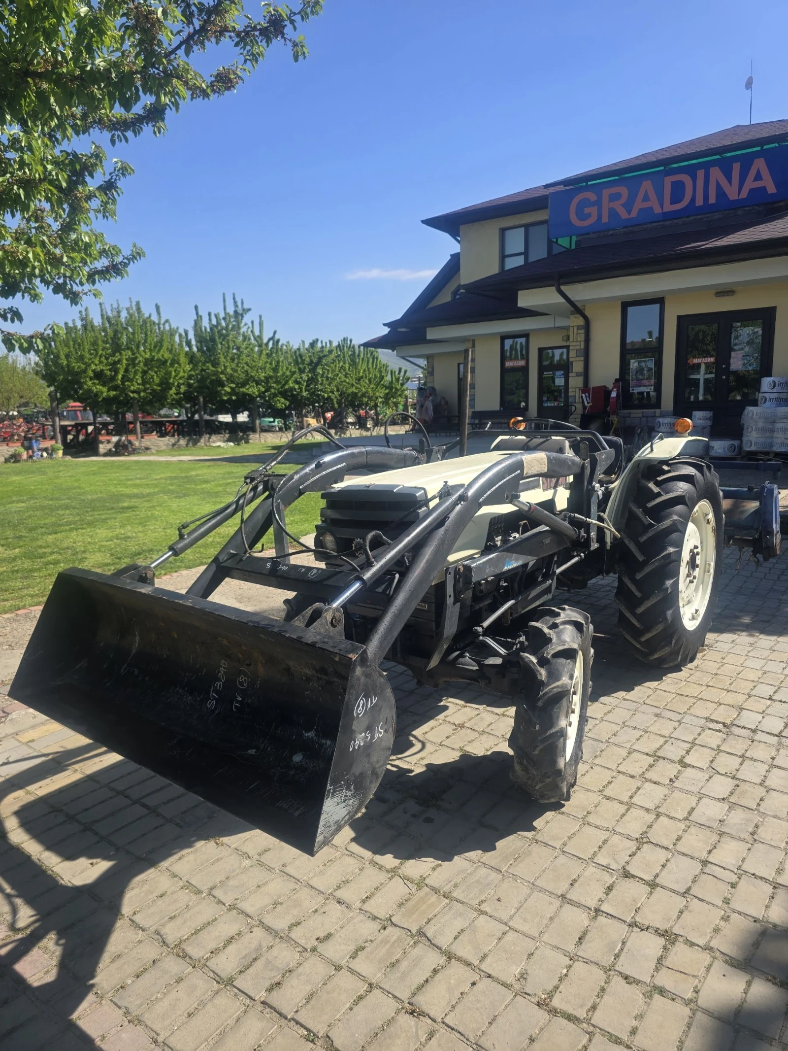 Трактор Mitsubishi 3240