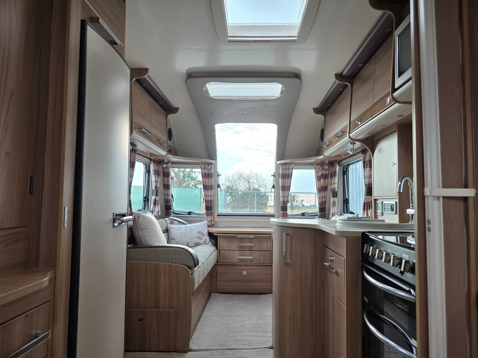 Каравана Bailey UNICORN VIGO, снимка 6 - Каравани и кемпери - 55589563