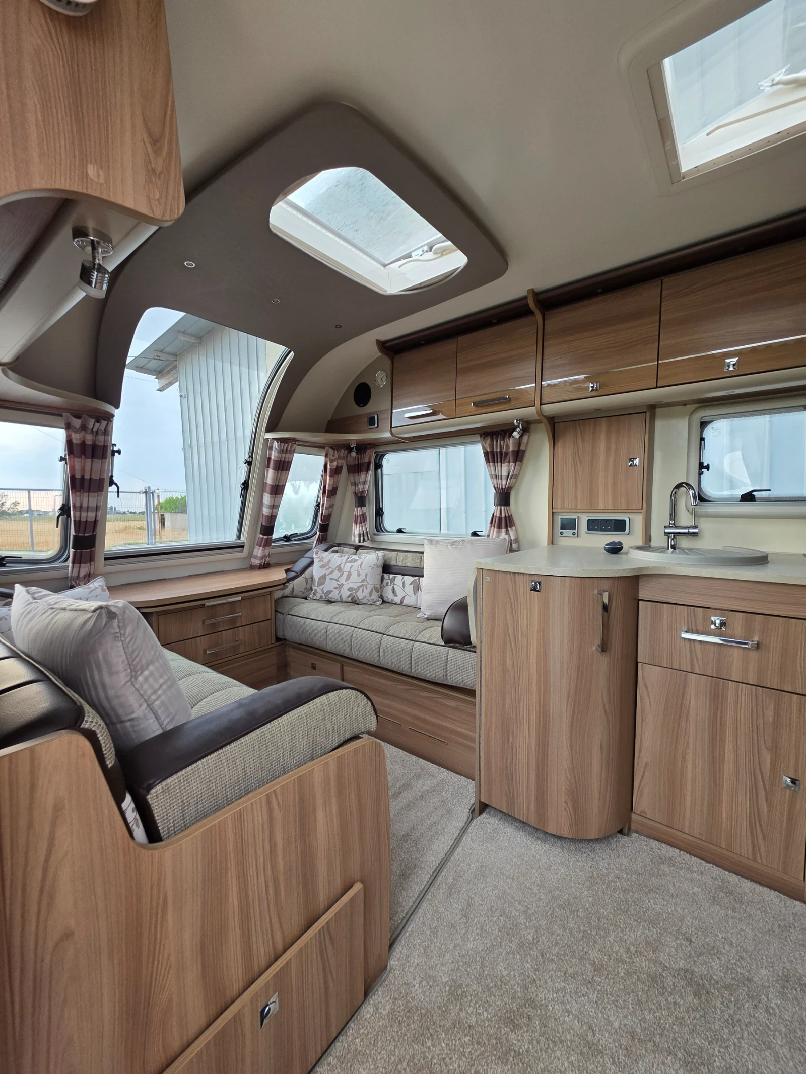 Каравана Bailey UNICORN VIGO, снимка 7 - Каравани и кемпери - 55589563