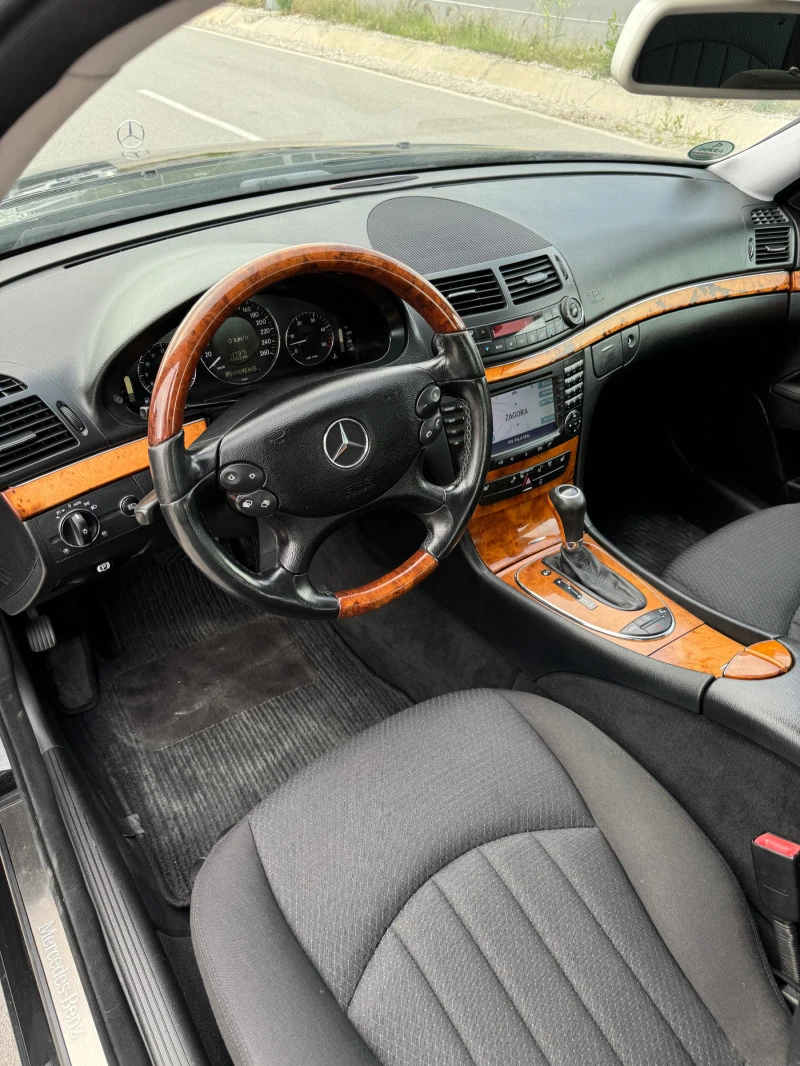 Mercedes-Benz E 320, снимка 12 - Автомобили и джипове - 47508135