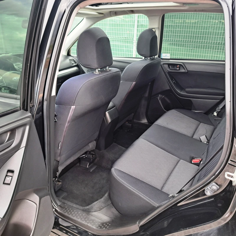 Subaru Forester 2.5 i* AWD* 170Hp* ОТЛИЧНО СЪСТОЯНИЕ!, снимка 8 - Автомобили и джипове - 47326725