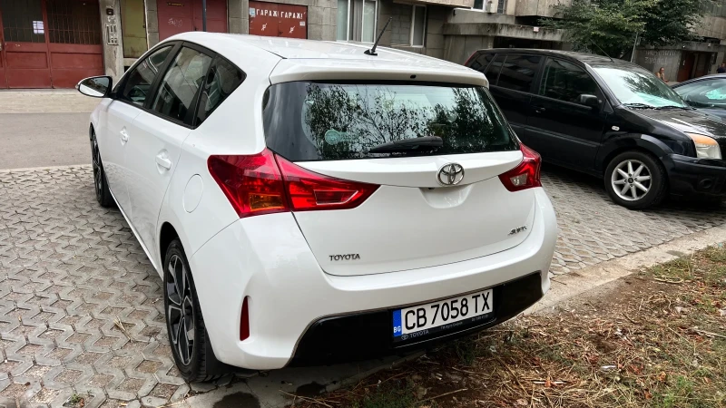 Toyota Auris 1.4D, снимка 4 - Автомобили и джипове - 47635257