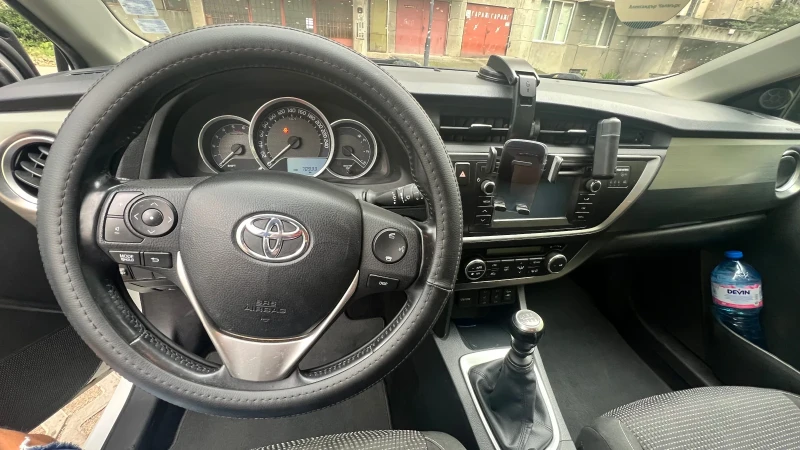 Toyota Auris 1.4D, снимка 5 - Автомобили и джипове - 47635257