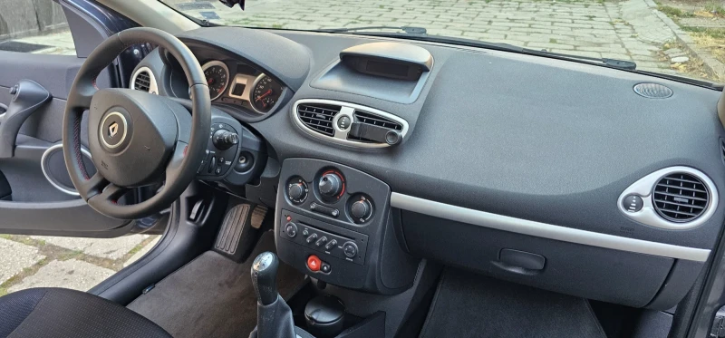 Renault Clio 1.6 бензин 112к.с, снимка 8 - Автомобили и джипове - 47835962