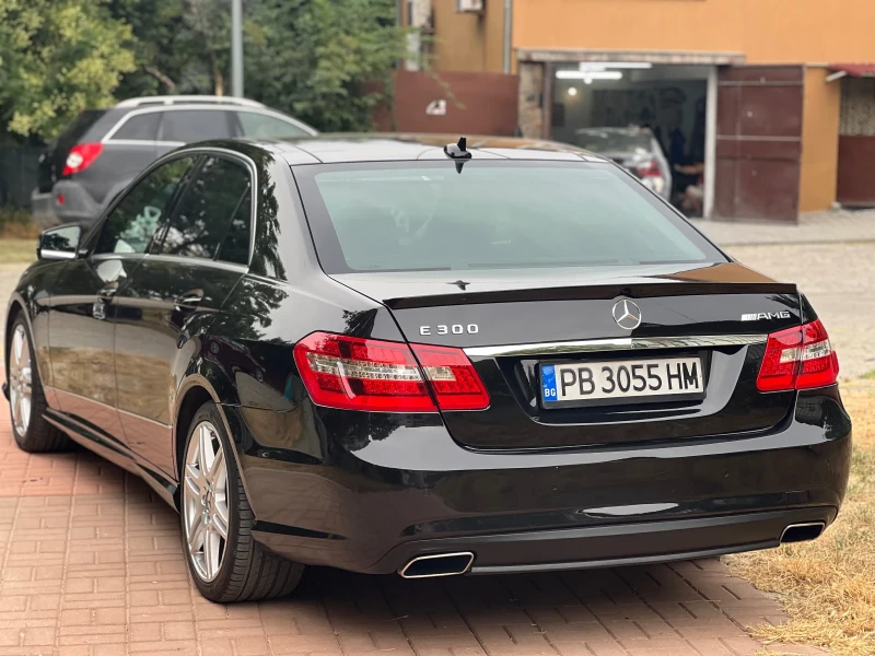 Mercedes-Benz E 300 100%Реални Км, снимка 3 - Автомобили и джипове - 48395044