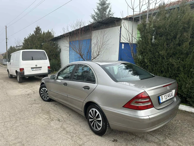 Mercedes-Benz C 220, снимка 4 - Автомобили и джипове - 52859033