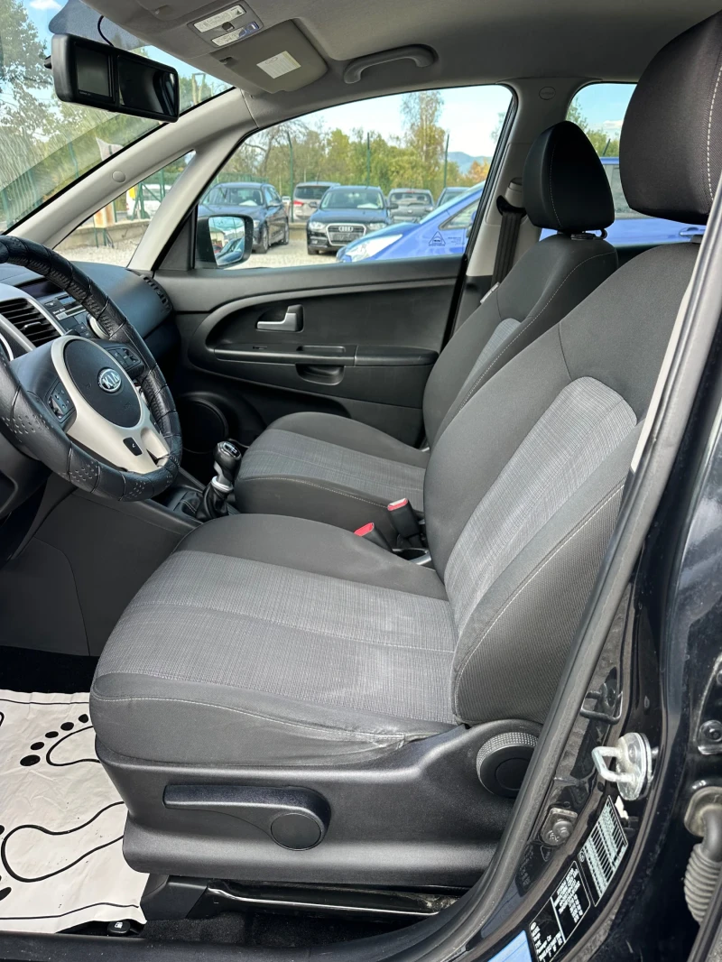 Kia Venga 1.6 i, снимка 8 - Автомобили и джипове - 51943169