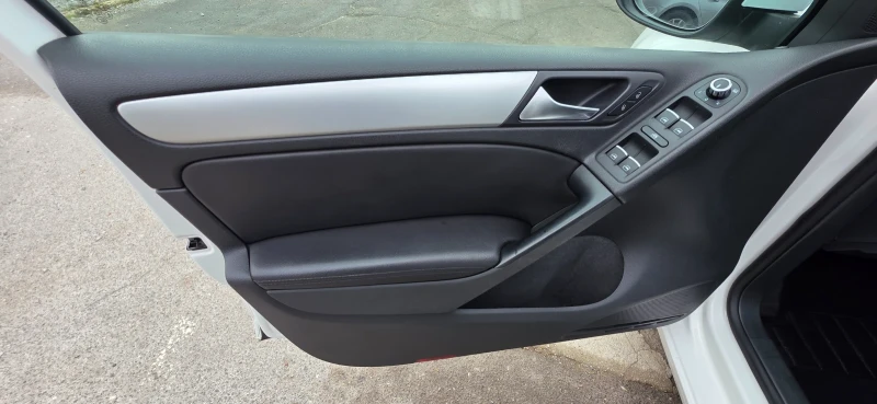 VW Golf 2.0 TDI 140k.c DSG ITALIA , снимка 9 - Автомобили и джипове - 52869245