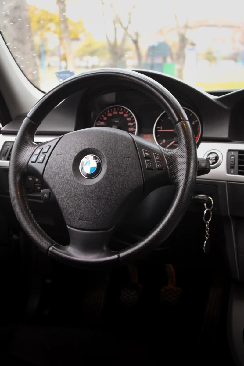 BMW 320, снимка 13 - Автомобили и джипове - 53141428