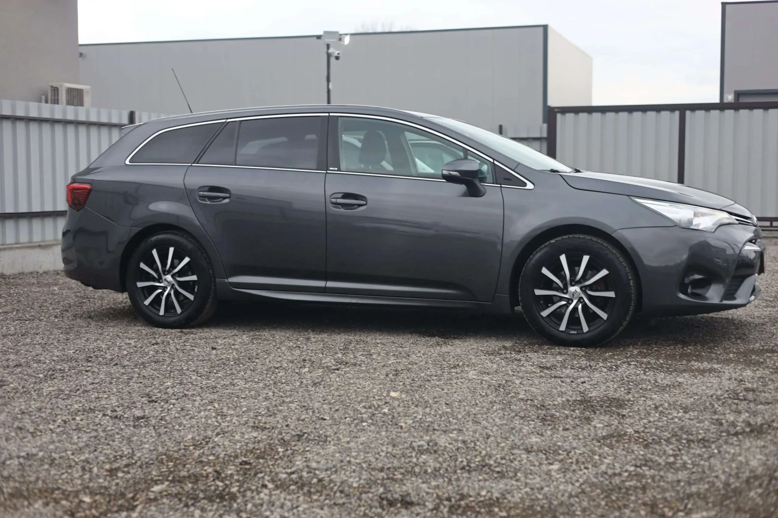 Toyota Avensis 1, 8i ГАЗ - изображение 6