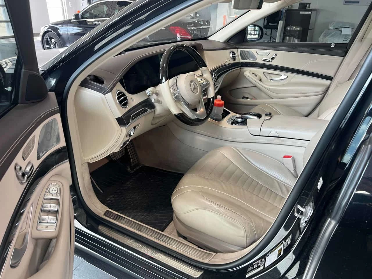 Mercedes-Benz S 560 CARFAX, снимка 10 - Автомобили и джипове - 54466407