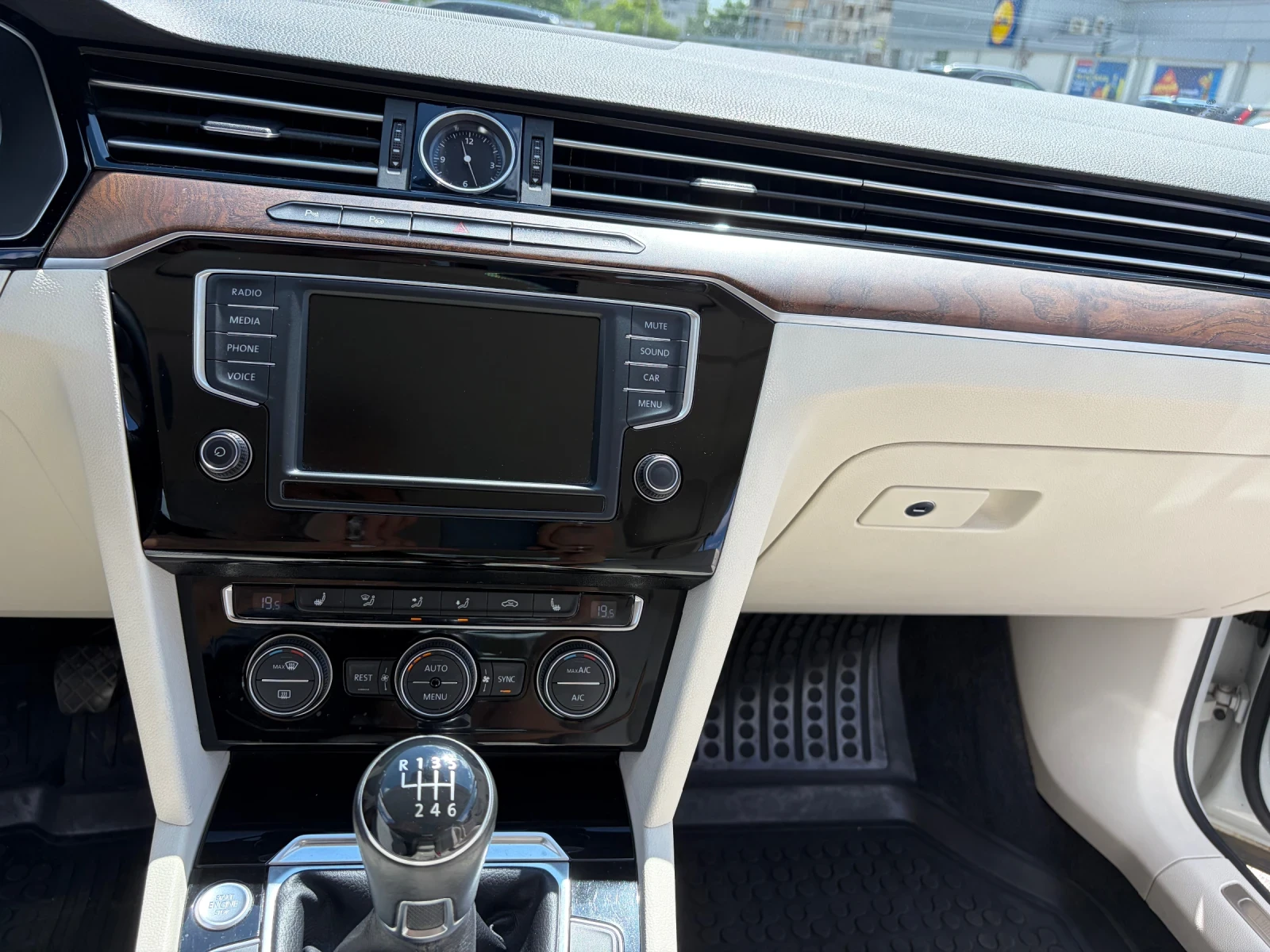 VW Passat Highline, B8, снимка 8 - Автомобили и джипове - 54980639