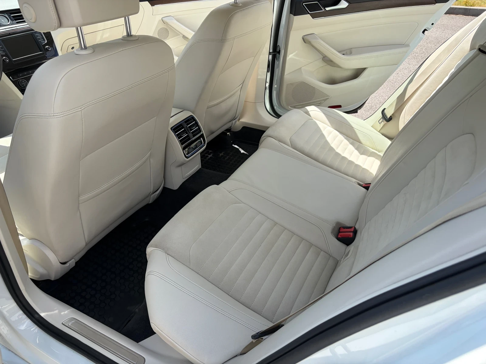 VW Passat Highline, B8, снимка 12 - Автомобили и джипове - 54980639