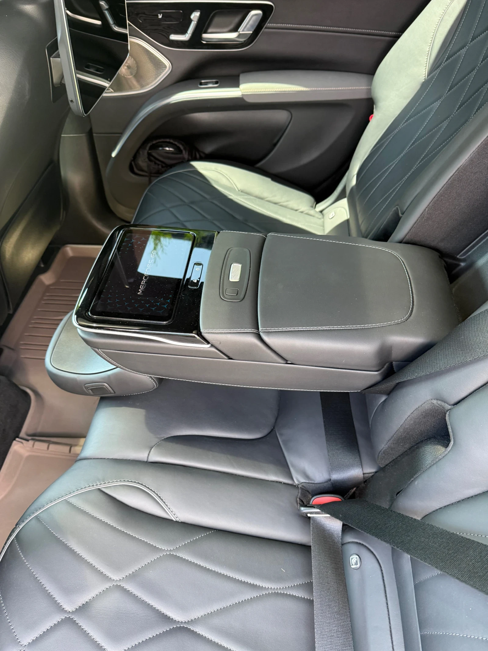 Mercedes-Benz EQS, снимка 12 - Автомобили и джипове - 55300707