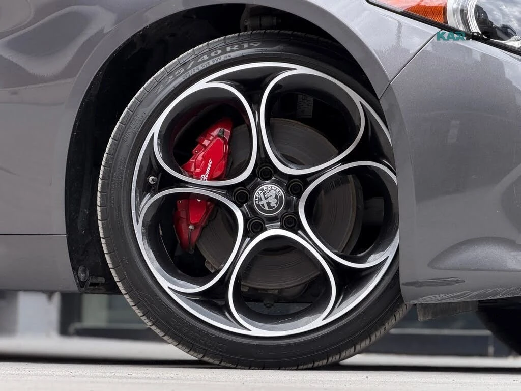 Alfa Romeo Giulia Veloce * Harman/Kardon * АвтоКредит (ЦЕНА ДО БГ), снимка 7 - Автомобили и джипове - 56134973