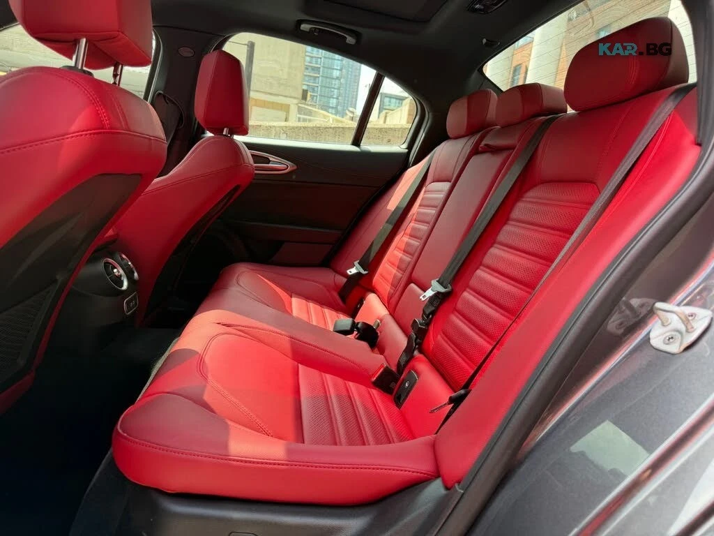 Alfa Romeo Giulia Veloce * Harman/Kardon * АвтоКредит (ЦЕНА ДО БГ), снимка 15 - Автомобили и джипове - 56134973