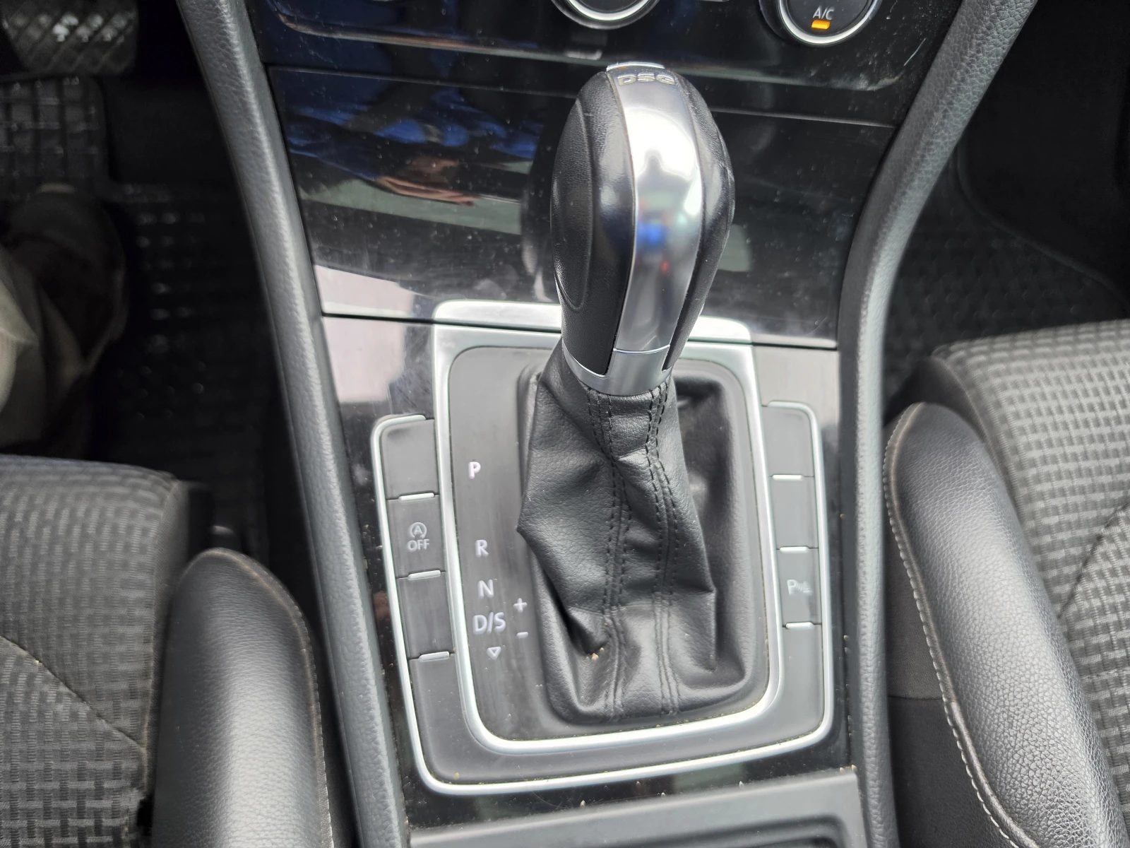 VW Golf, снимка 7 - Автомобили и джипове - 56746458