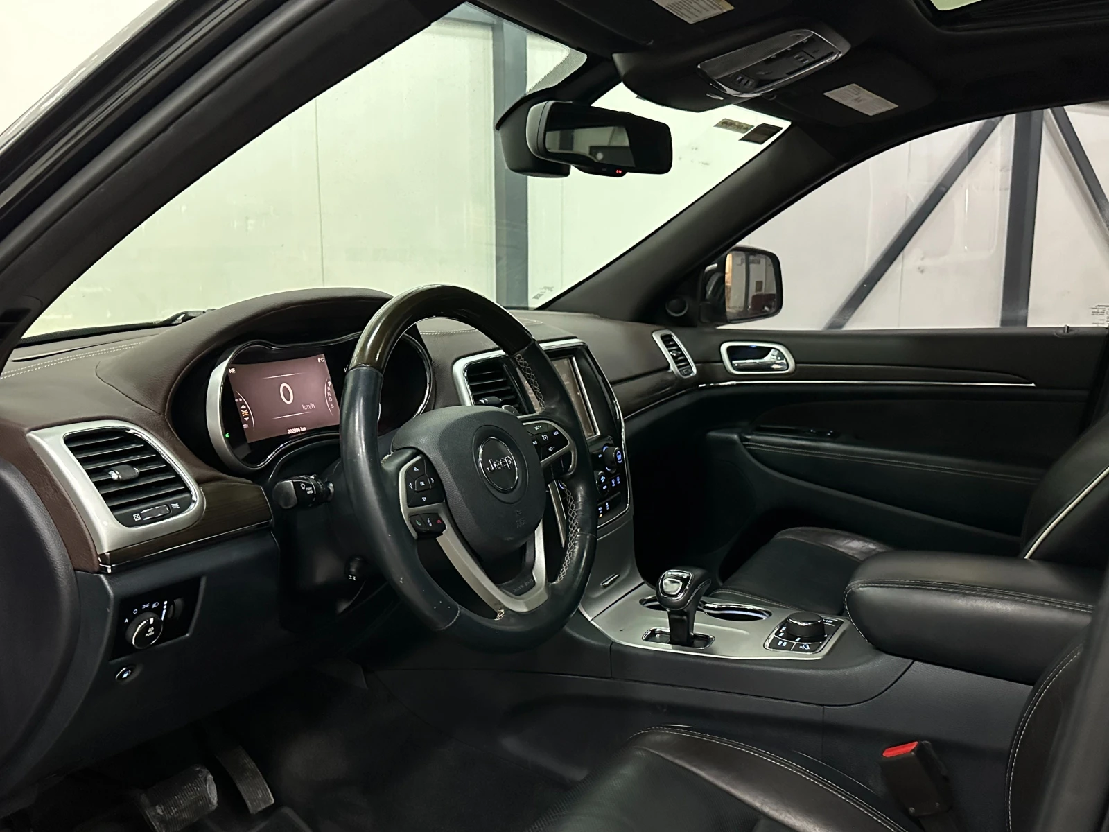 Jeep Grand cherokee * 5.7* OVERLAND* ПОДГРЕВ* ОБДУХ* , снимка 8 - Автомобили и джипове - 49801774