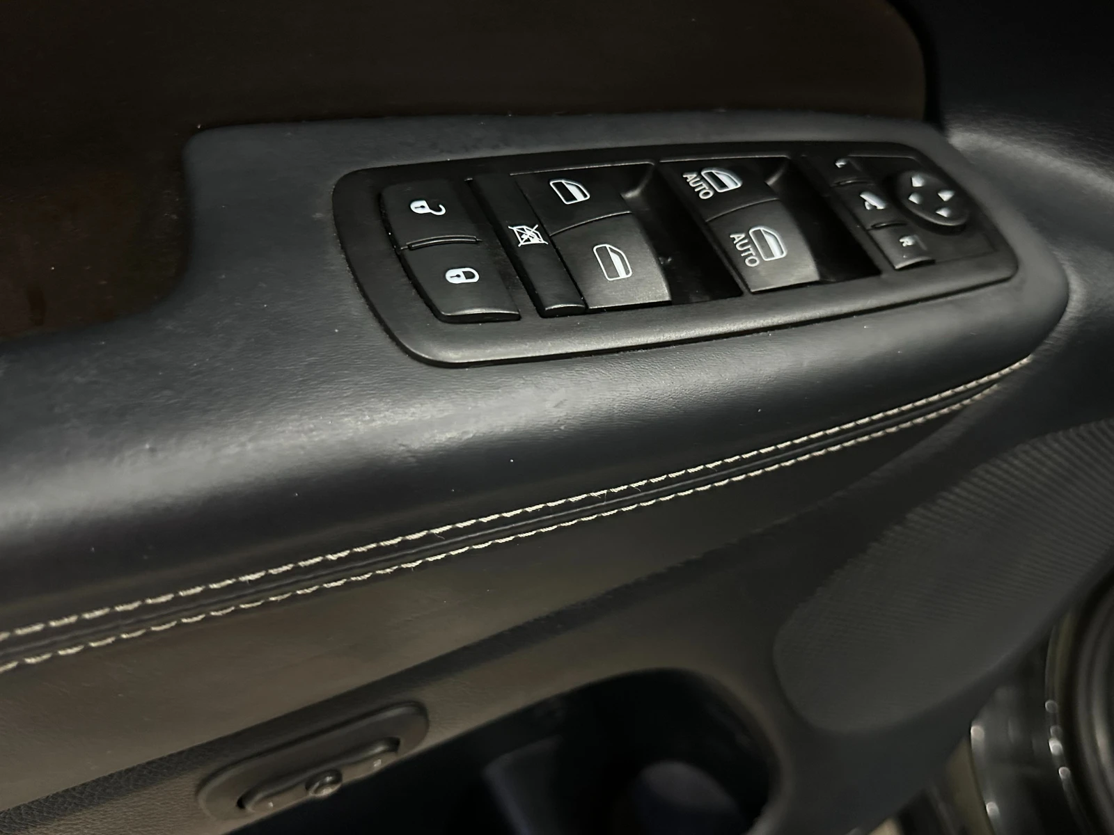 Jeep Grand cherokee * 5.7* OVERLAND* ПОДГРЕВ* ОБДУХ* , снимка 15 - Автомобили и джипове - 49801774