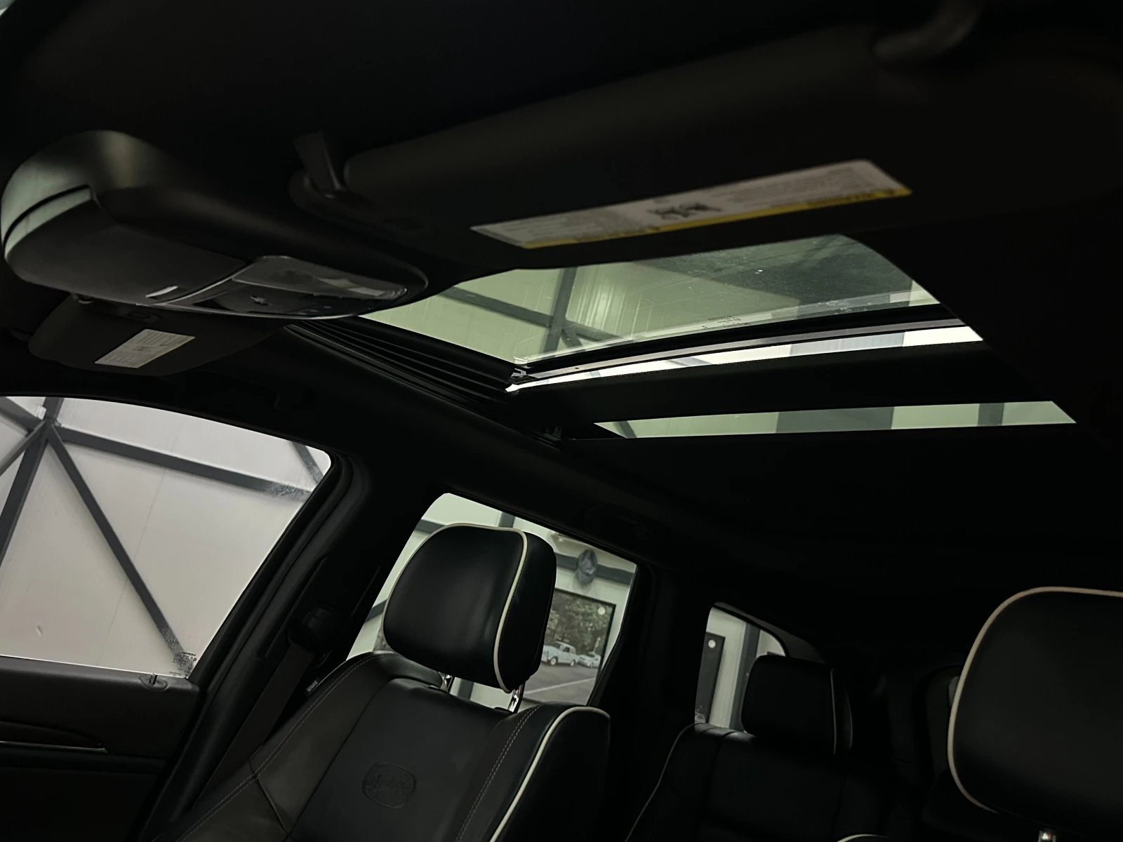 Jeep Grand cherokee * 5.7* OVERLAND* ПОДГРЕВ* ОБДУХ* , снимка 11 - Автомобили и джипове - 49801774