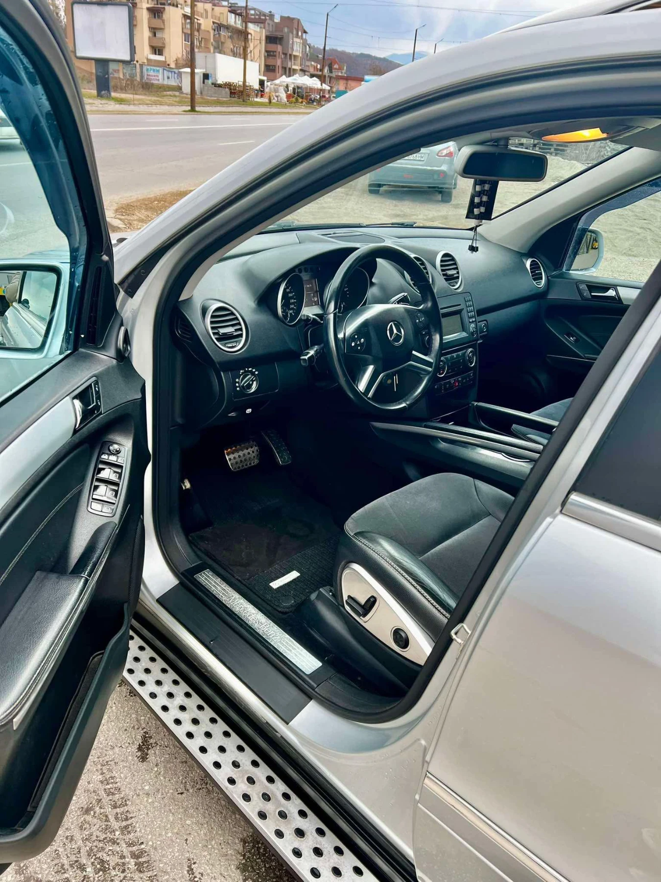 Mercedes-Benz ML 320  - изображение 8