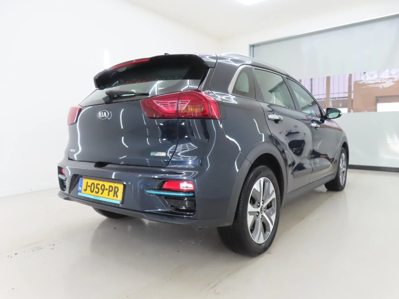 Kia Niro 64KWh/DYNAMIC LINE/SOH100%/KIA CONNECT/2020, снимка 3 - Автомобили и джипове - 53497693