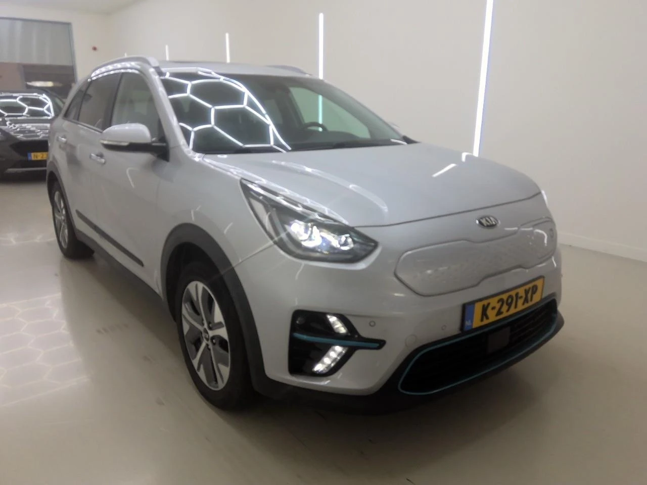 Kia Niro 64KWh/EXECUTIVE LINE/SOH100%/KIACONN/FULL!, снимка 2 - Автомобили и джипове - 53497693