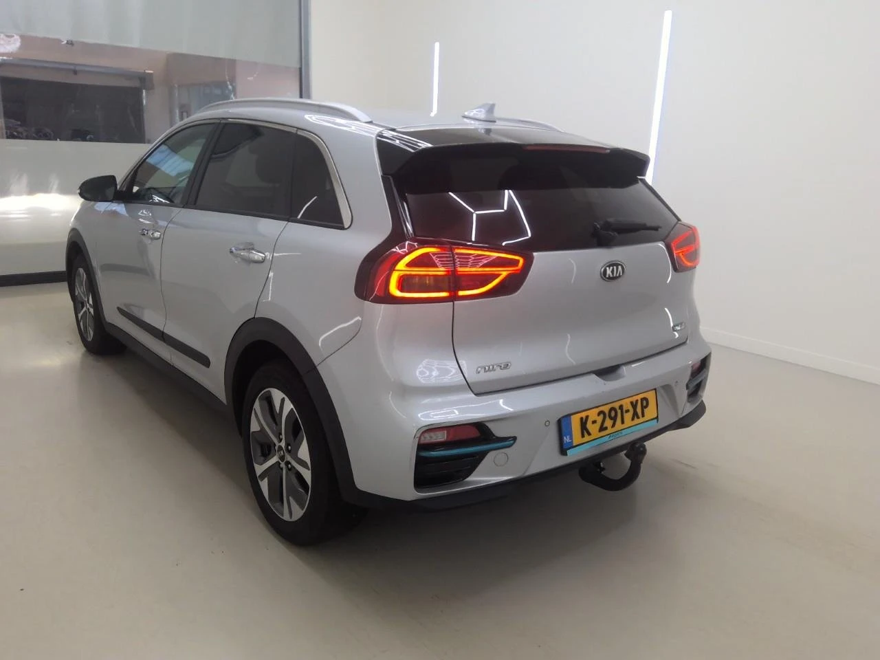 Kia Niro 64KWh/EXECUTIVE LINE/SOH100%/KIACONN/FULL!, снимка 4 - Автомобили и джипове - 53497693