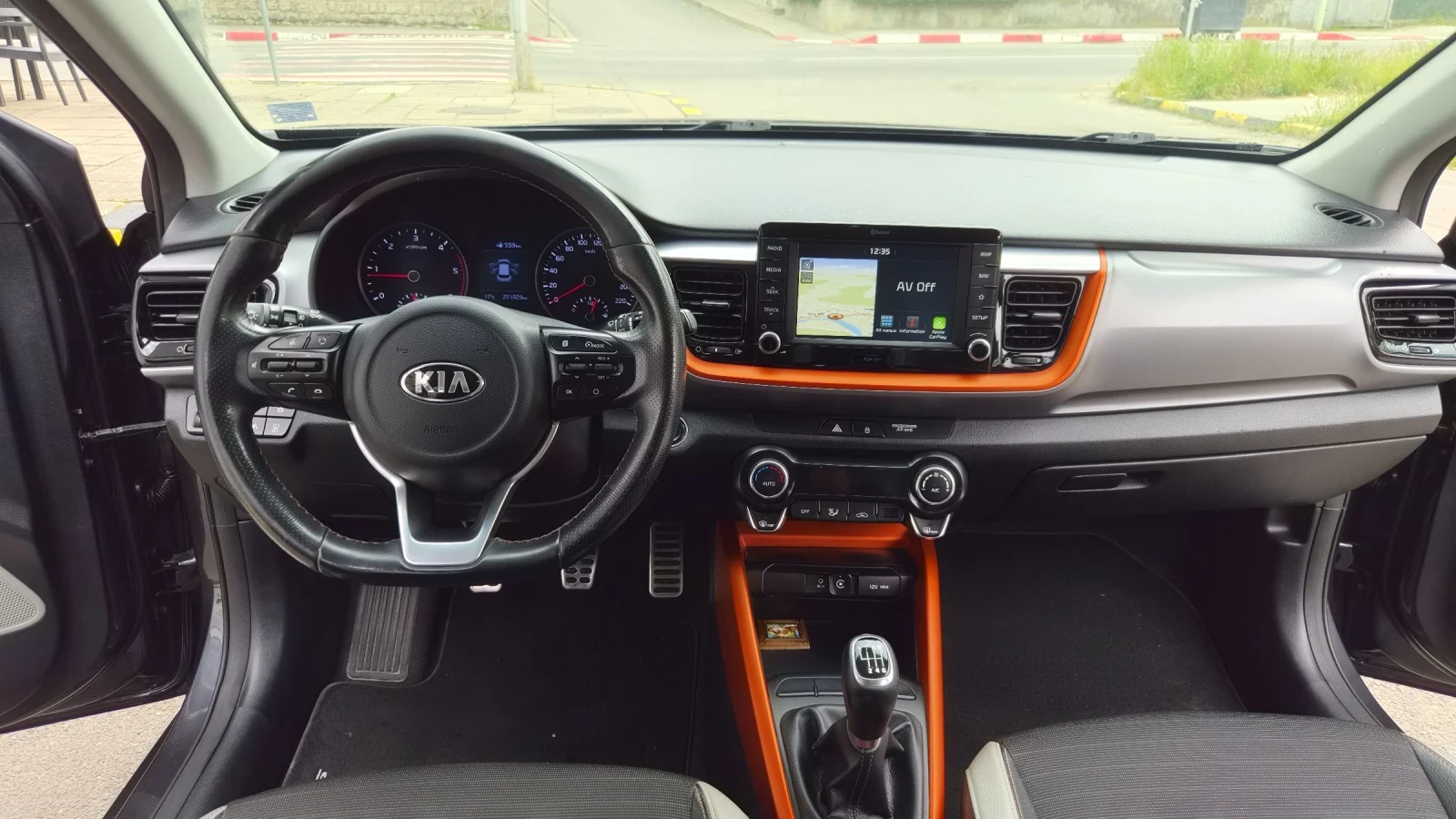 Kia Stonic Style , снимка 14 - Автомобили и джипове - 54730475