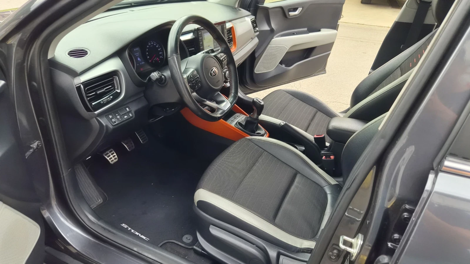 Kia Stonic Style , снимка 12 - Автомобили и джипове - 54730475