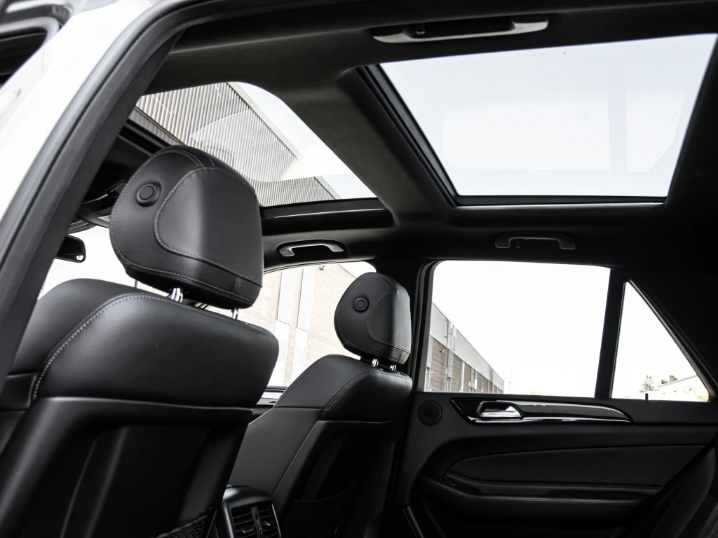 Mercedes-Benz GLE 350 350d 4MATIC | Panorama | Harman Kardon | 360 , снимка 8 - Автомобили и джипове - 55278466