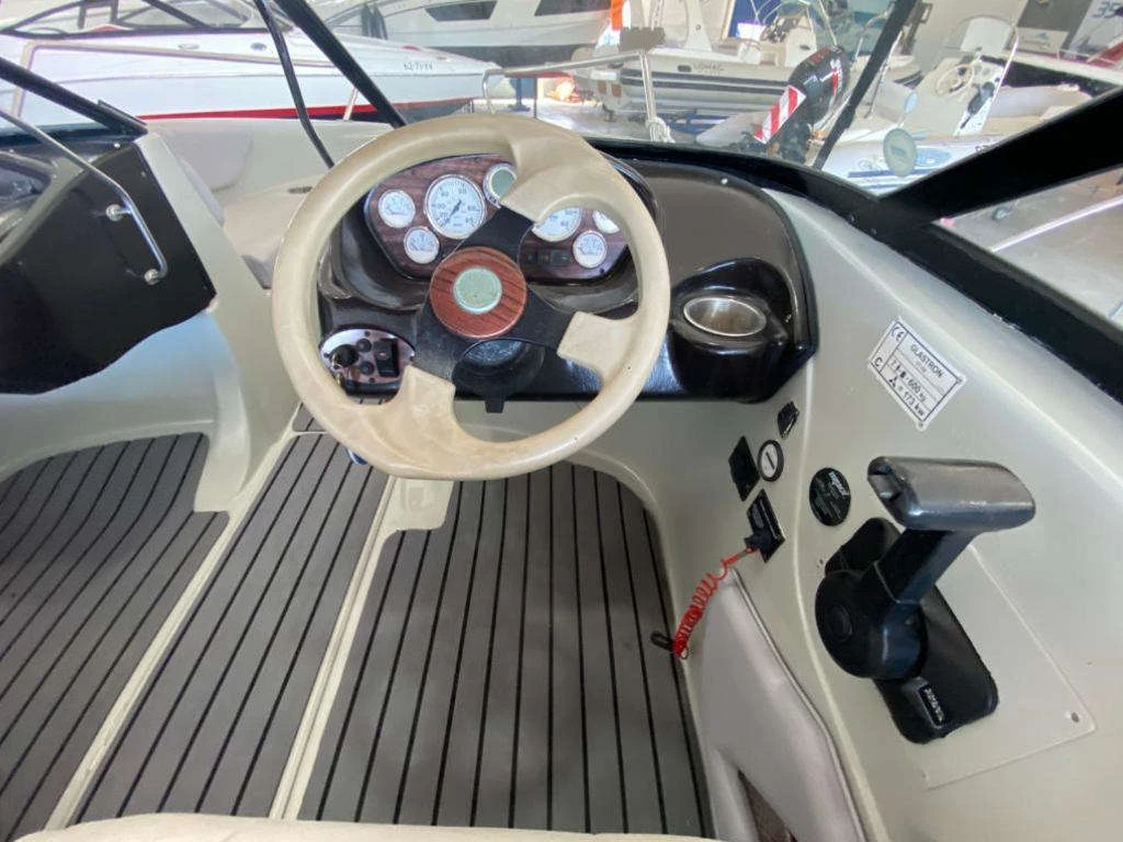 Моторна яхта Glastron 185 GT - изображение 6