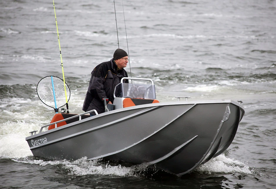 Лодка Собствено производство VECTOR A420, снимка 4 - Воден транспорт - 54080378