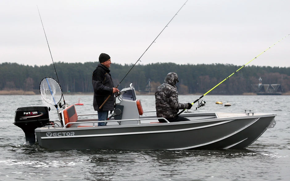 Лодка Собствено производство VECTOR A420, снимка 2 - Воден транспорт - 54080378