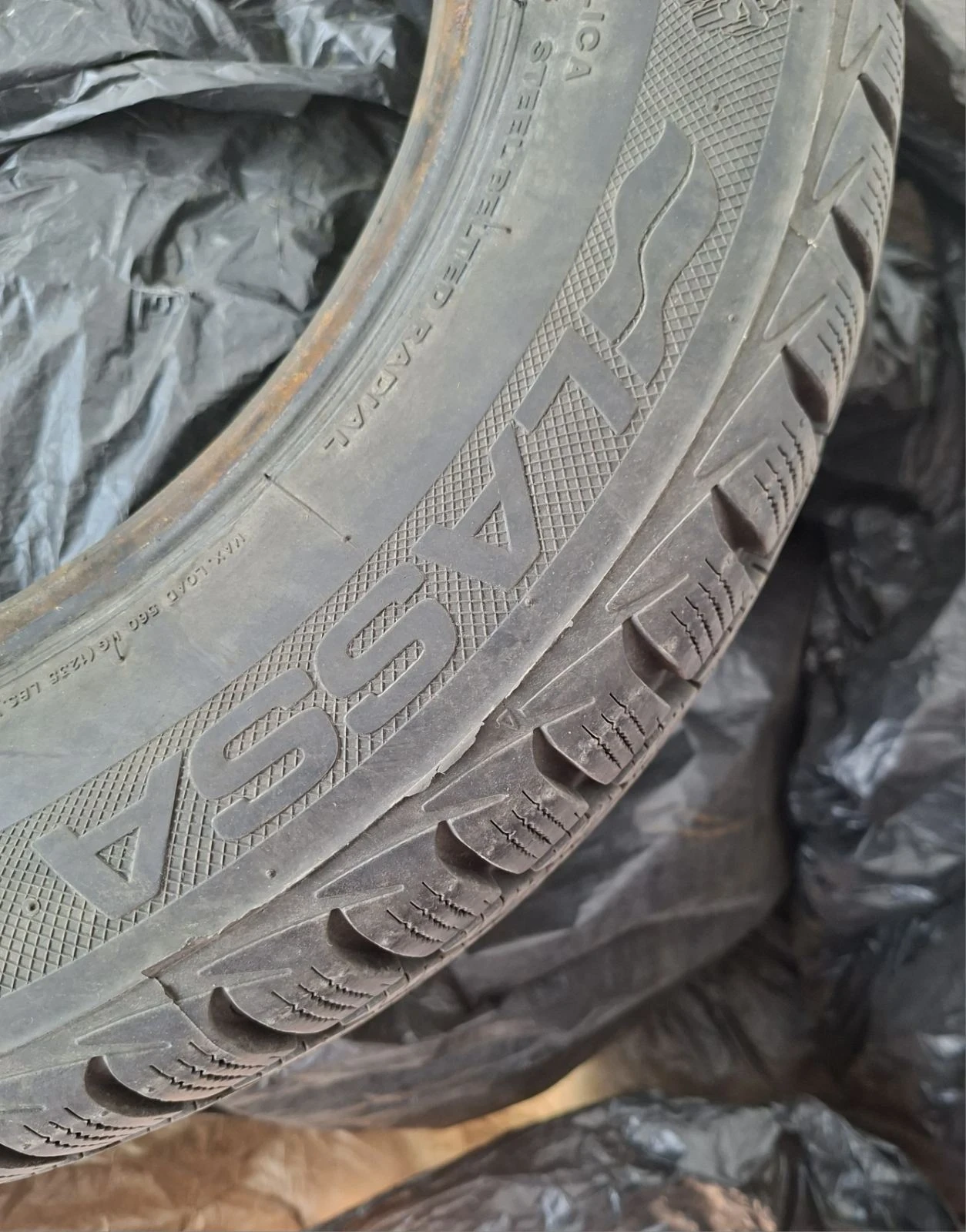 Гуми Зимни 185/65R15, снимка 4 - Гуми и джанти - 54571434