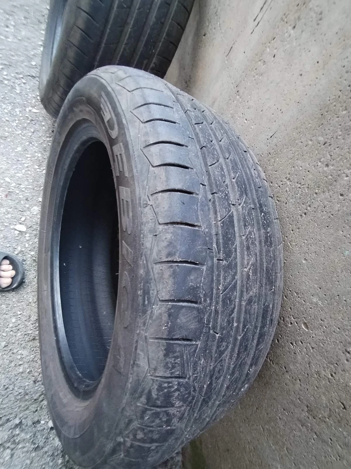Гуми Летни 215/55R17, снимка 2 - Гуми и джанти - 54991975
