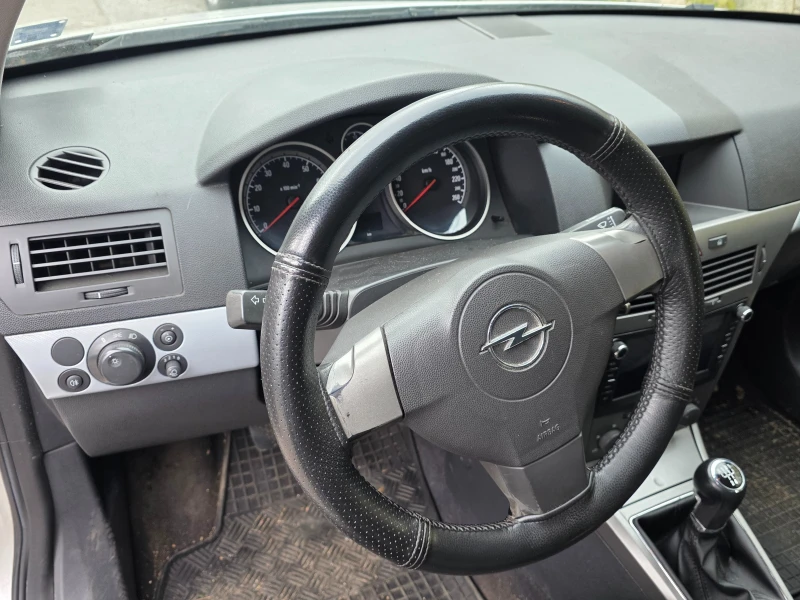 Opel Astra 1, 6, снимка 9 - Автомобили и джипове - 52631783