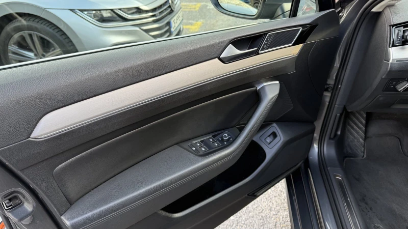 VW Passat R LINE 1.8 TSI, снимка 17 - Автомобили и джипове - 52985811