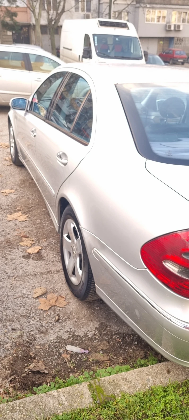 Mercedes-Benz E 270 Elegance, снимка 3 - Автомобили и джипове - 53210367