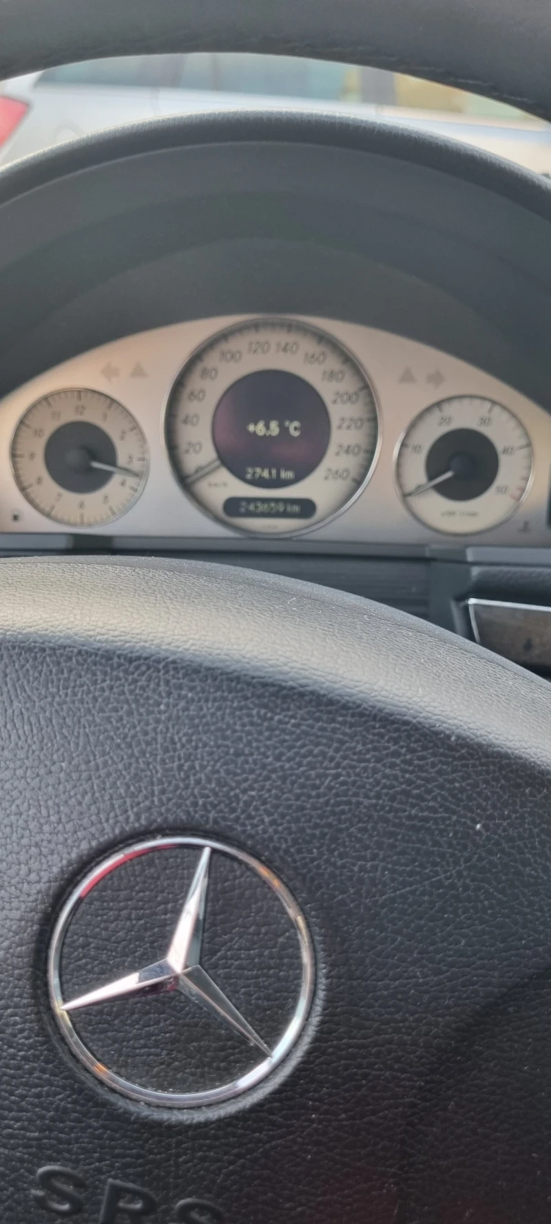 Mercedes-Benz E 270 Elegance, снимка 5 - Автомобили и джипове - 53210367