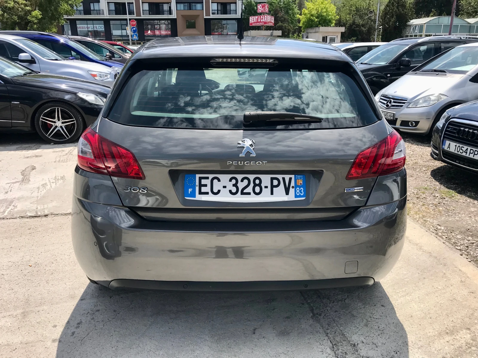 Peugeot 308 1.2i-110kc.2017г.NAVi - изображение 6