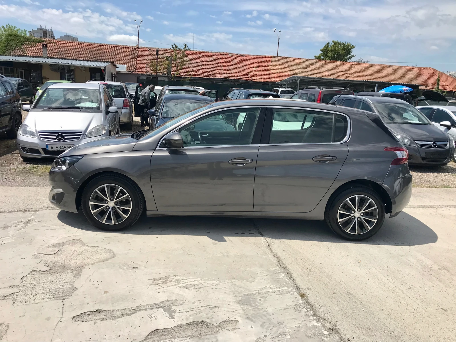 Peugeot 308 1.2i-110kc.2017г.NAVi - изображение 5