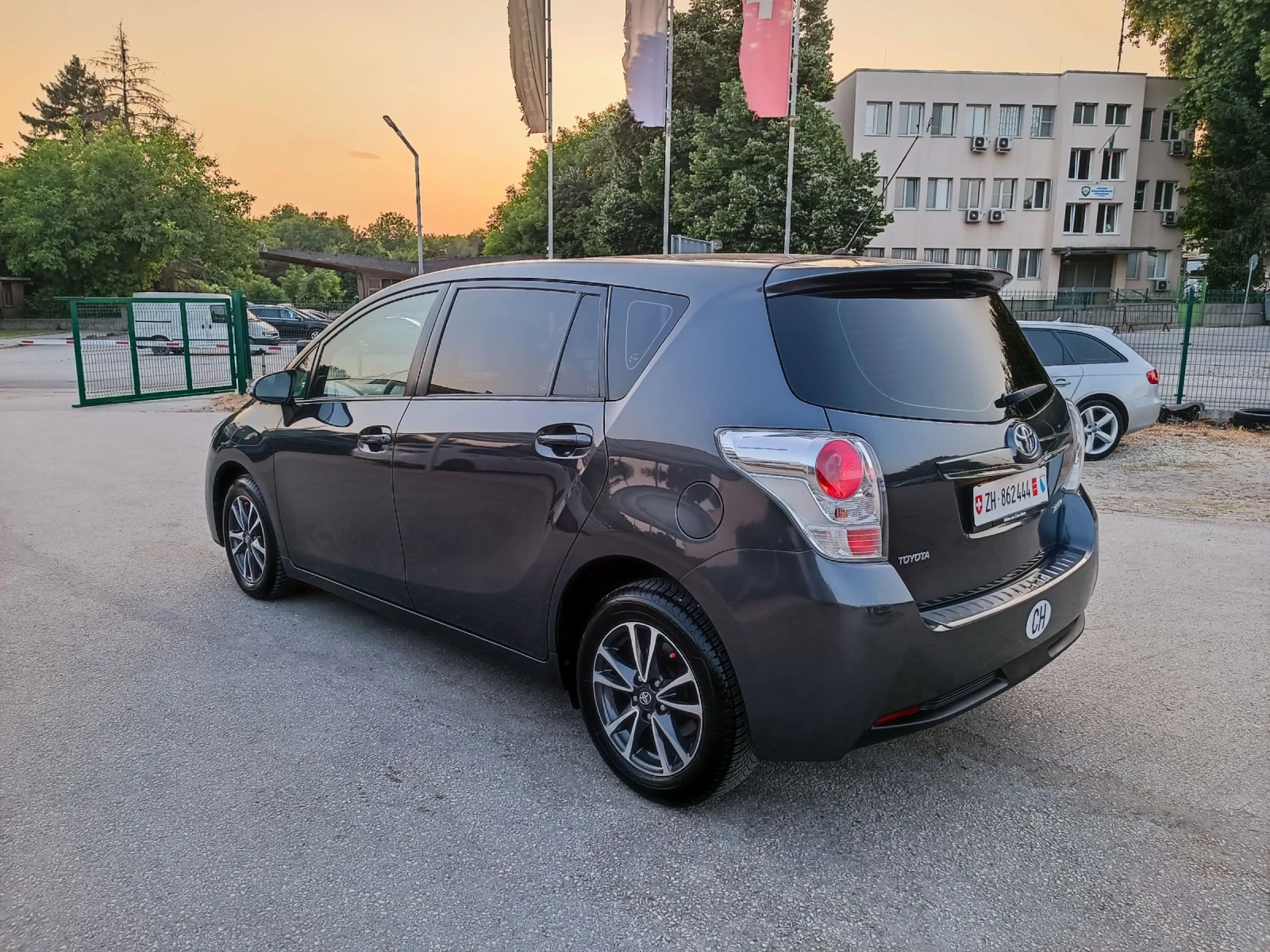 Toyota Verso 1.8i-147кс-ШВЕЙЦАРИЯ-РЪЧКА-6ск-7м-FACELIFT - изображение 5
