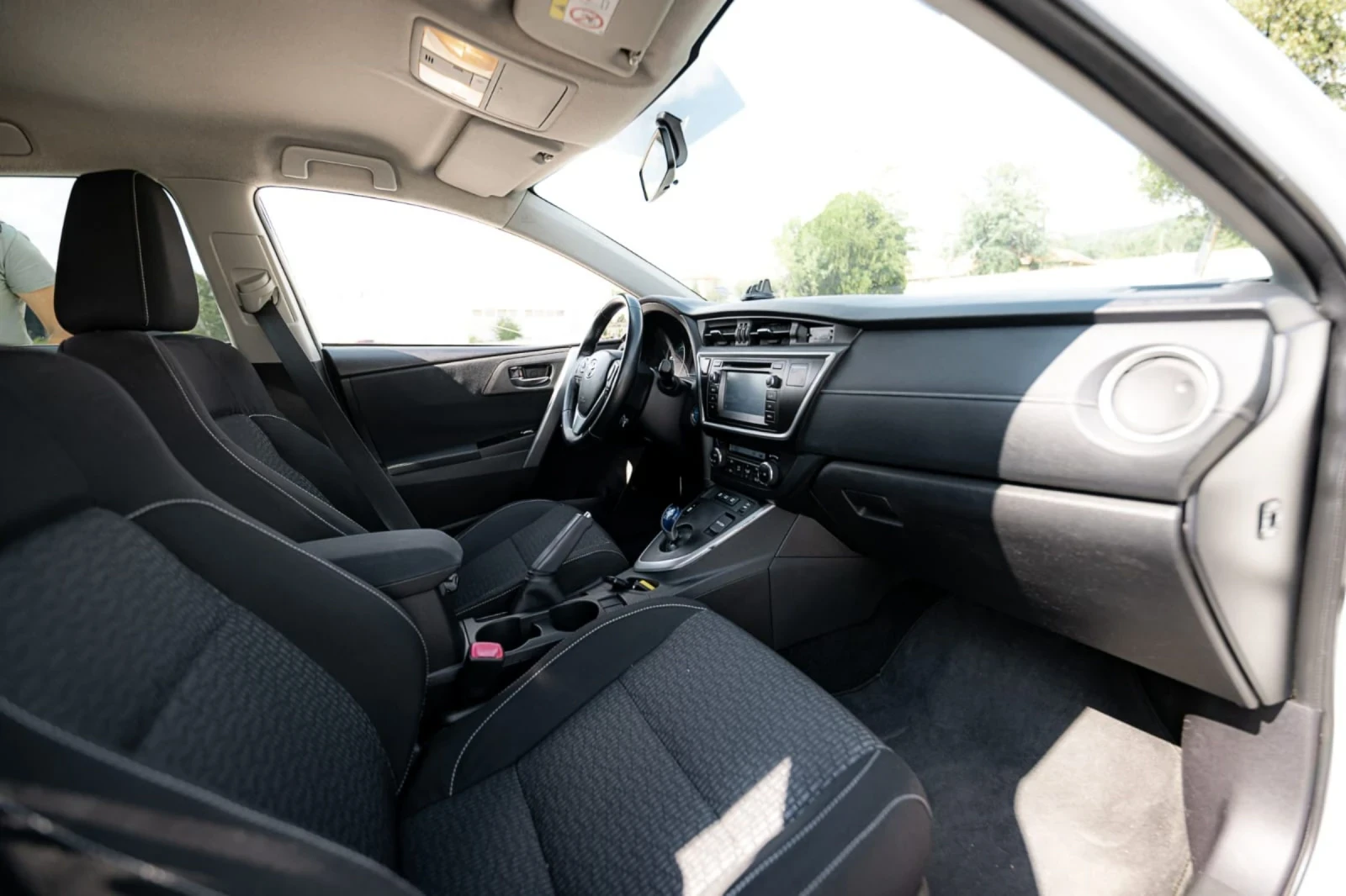 Toyota Auris 1.8 Hybrid - изображение 7