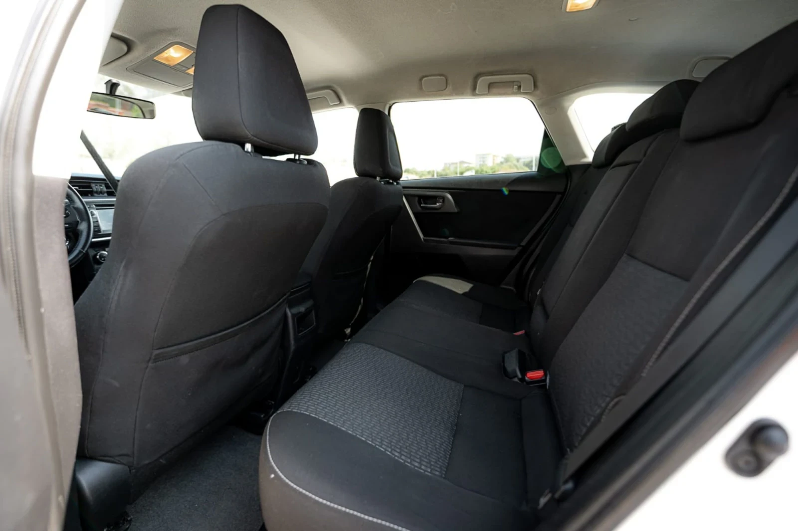 Toyota Auris 1.8 Hybrid - изображение 8