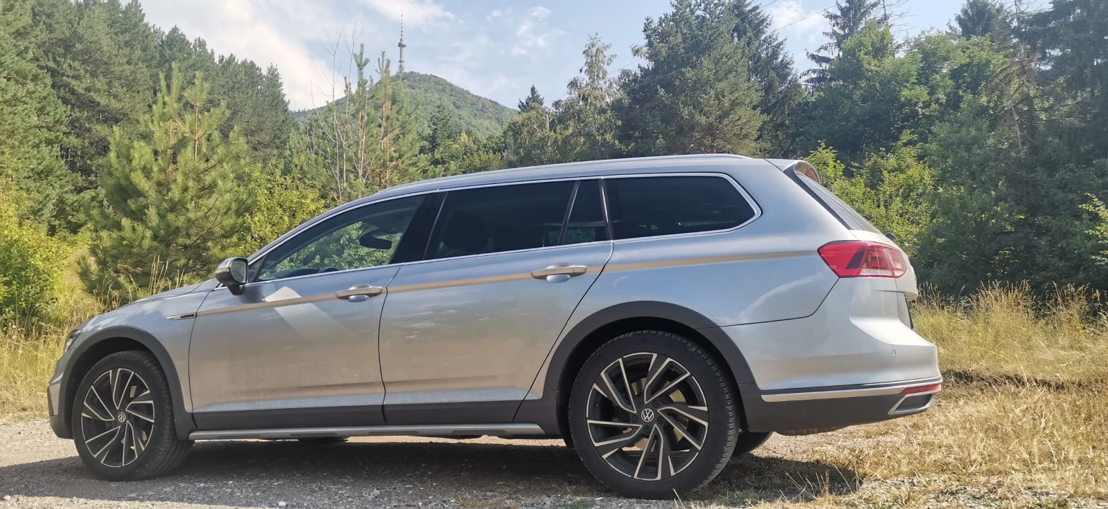 VW Passat ALLTRACK B8.5 обслужван в Porsche с пълна история - изображение 6